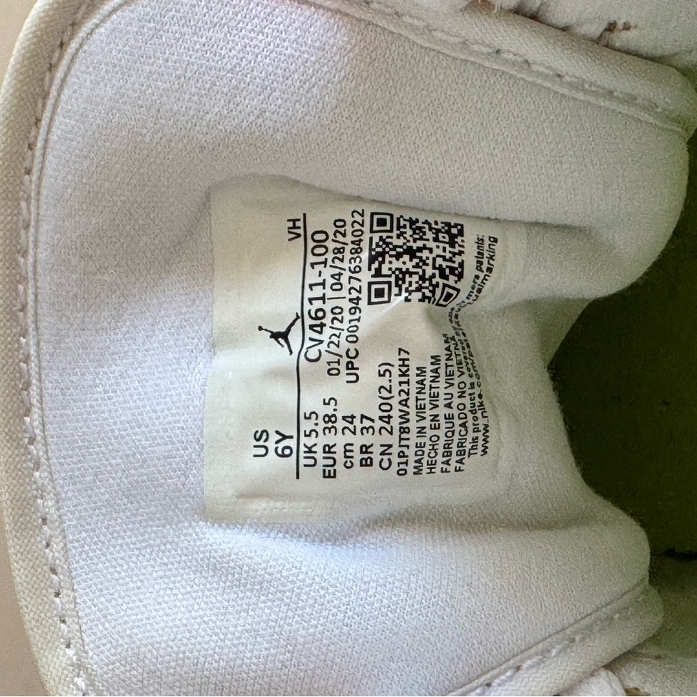 Air Jordan 1 Mid SE GS ‘Edge Glow’ - Picture 8 of 9